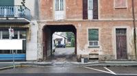 Appartamento composto da bagno e un locale a piano...