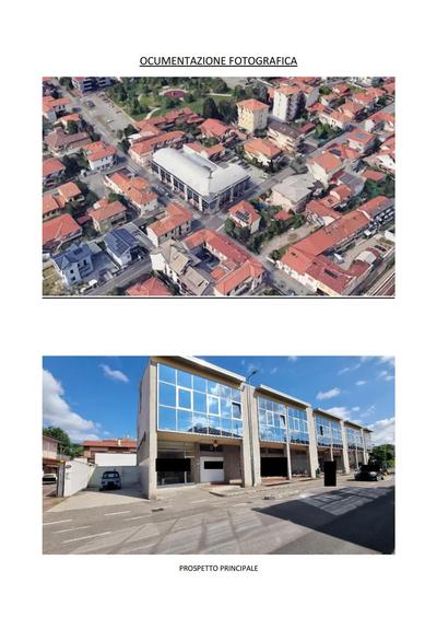 Complesso immobiliare, a parte di edificio ad uso terziario, composto da:- unità immobiliare ad uso negozio, posto al piano terra, dotato di ampie vetrine, oltre a bagni, spogliatoi e uscite di sicurezza, oltre ad annesso e pertinenziale cortile di proprietà esclusiva con doppio accesso carraio;- unità immobiliare ad uso magazzino posta al piano interrato- Cabina ENEL - Aree urbane destinate a parcheggi
