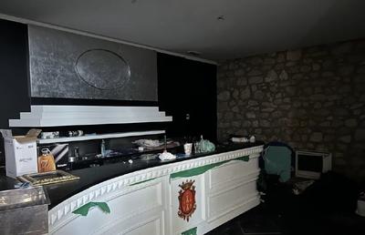 LOTTO 1: Locale commerciale ubicato al piano interrato di un fabbricato condominiale di maggior consistenza, sito in Piazza Gabriele Pepe n. 16, zona centrale del Comune di Campobasso.