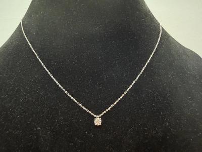 RIF 31: GIROCOLLO TIPO PUNTO LUCE IN ORO BIANCO 18 KT MARCA D-DONNA GR. 2,01 CON UN DIAMANTE G-VVS DI CT 0,22