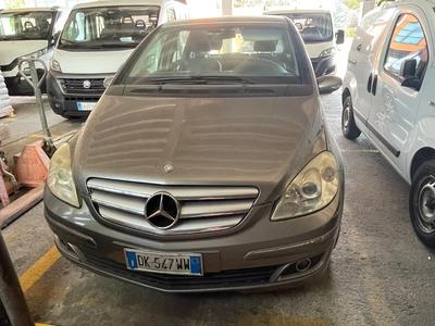 Autovettura Mercedes Classe B 180CDI targata DK547WW