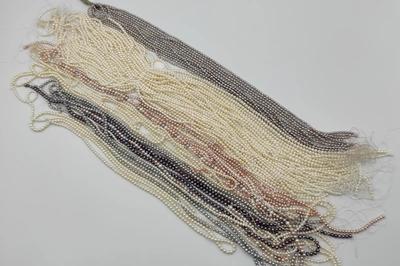 N. 77 fili di perle (lotto 407)