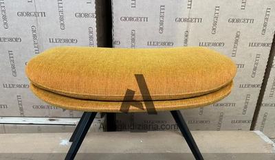 LOTTO: 68 - POGGIAPIEDI/POUF e POLTRONA MARCA CASSINA