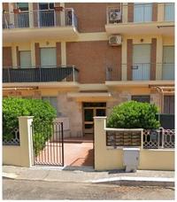 Appartamento al piano terzo con locale cantina e box...