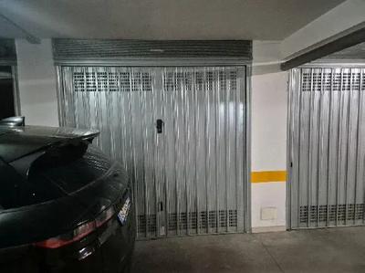 Unità immobiliare ad uso box auto sita in Trinitapoli, Via Santa Faustina Kowalska snc, piano sottostrada. Catasto: Fg. 68 p.lla 4318 sub 21, cat. C/6 cl. 3, consistenza mq 17, superficie catastale mq 20, rendita € 75,51. Box ubicato in complesso condominiale con accesso da androne scala/ascensore e da rampa esterna.
