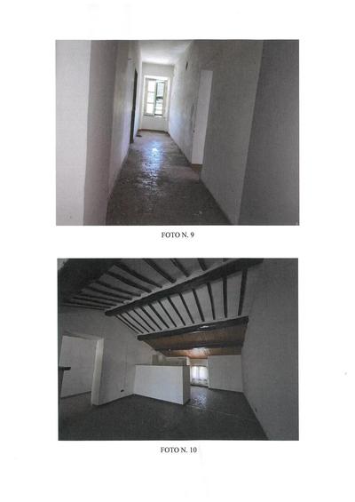 diritti di 1/1 piena proprietà su appartamento in Graffignano  fraz.Sipicciano Via San Bernardino n.42 al  2°  piano di palazzina condominale di mq 87.82 ca cat a/4 .All'interno dell'appartamento vi sono parti comuni che sono escluse dalla vendita ed in perizia è spiegato come viene posto in vendita. Non vi è certificato di agibilità e vi sono abusi edilizi sanabili.E' in scadente stato di conservazione e sono presenti infiltrazioni.Il bene pur gravato da usi civici è commerciabile.In corso di liberazione. 