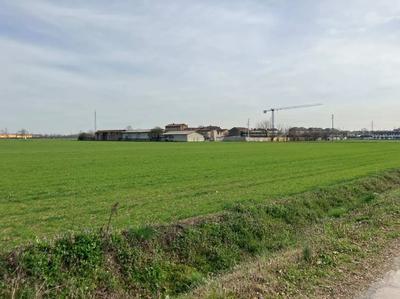 Cascina di mq 2.763,37 , con vari edifici a destinazione residenziale e magazzino/deposito. PER L’ASSISTENZA ALLA PARTECIPAZIONE ALL’ASTA DEI BENI IMMOBILI E MOBILI CI SI PUO’ RIVOLGERE ALL’I.V.G. ...