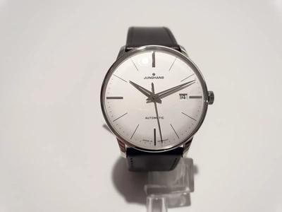 (Lotto n.1736) un orologio marca Junghans automatic con cinturino in pelle...