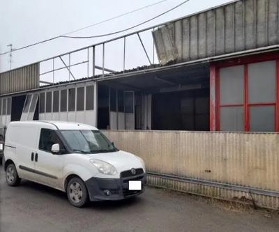 Lotto unico) Piena ed esclusiva proprietà di laboratorio e magazzino con servizi e deposito ed area di pertinenza a Novi di Modena (MO), tra la via Armando Bolognese, via Alfredo Gualdi e via Casoni.