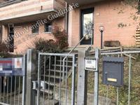 Lotto unico - fabbricato di civile abitazione, di tipo a...