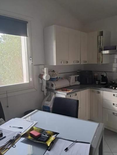 Intera proprietà su unità immobiliare, con due piani uno interrato e l'altro fuori terra, ubicata nel Comune di Loiri Porto San Paolo (SS) nella frazione di Loiri, Lottizzazione Cugnana Fiori Località L'Ulivario, Via Nelson Mandela n. 12 B. L’immobile è distinto al N.C.E.U. al Foglio 228 Mappale 774 Sub 2, categoria A2 Residenziale Classe 2 Consistenza 4,5 vani Superficie catastale mq 101 Rendita € 673,98.