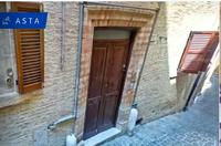 Magazzino a Macerata (MC), via Cesare Costa 14. Centro...