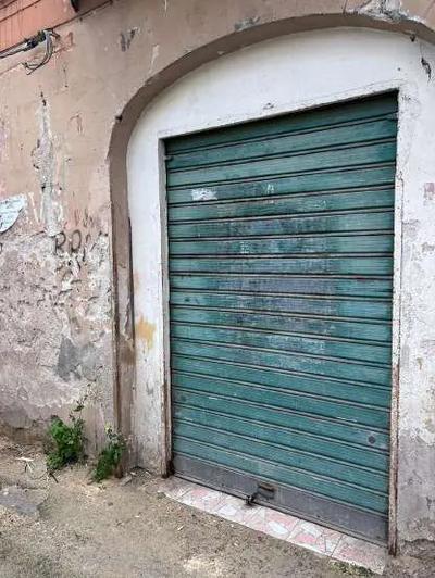 complesso immobiliare composto da due magazzini siti in Palermo, Piazza Vincenzo Linares n. 8 e Vicolo Secondo Celso n. 11, piano terra