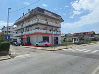Locale commerciale angolare di 49 mq, a Manoppello Scalo...