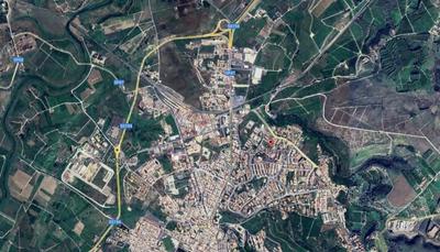 Piena ed intera proprietà di appartamento in Carlentini (SR), Via Gaetano Salvemini n. 9, piano 1, scala B, int. 4, Palazzina L2/3, in N.C.E.U. al foglio 16, p.lla 1474 sub 14, cat. A/3, cl. 3, consistenza 5,5 vani, superficie catastale totale mq 98 – totale escluse aree scoperte mq 94, R.C. € 340,86, Via Gaetano Salvemini piano 1, Classe Energetica “E”, giusta attestato di prestazione energetica del 24/07/2025, a firma dell’esperto stimatore.
