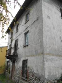 Piena proprietà di abitazione di tipo popolare composto...