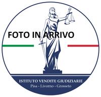 LOTTO 8 CAMERETTA COMPOSTA DA: SCRIVANIA CON SEDIA IN LEGNO BIANCO - 1 COMODINO CON 2 CASSETTI - 1 LETTO CON MATERASSO - 2 LIBRERIE COMPOSTE DA 3 RIPIANI E 4 SPORTELLI CIASCUNA