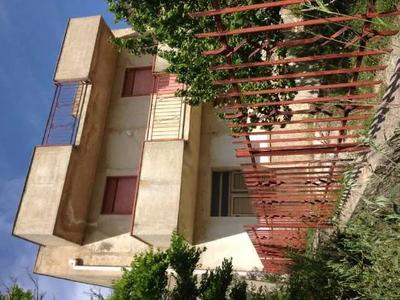 immobile sito in Salaparuta, Via Galileo Galilei n.2, composto da un garage, di mq 45, posto a piano terra, distinto in catasto al foglio 27, particella 1546, sub.2, categoria C/6, classe 9, con la rendita catastale di € 109,23 e da un appartamento, di vani 4,5, posto al piano terra/primo, distinto in catasto al foglio 27, particella 1546, sub.3, categoria A/3, classe 5, con la rendita catastale di € 244,03.Stato di occupazione: libero.