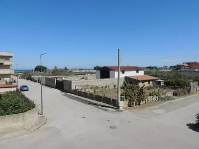 Quota di 1/2 del diritto di proprietà del terreno agricolo della superficie...