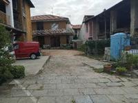In Cadrezzate con Osmate appartamento in corte al piano...