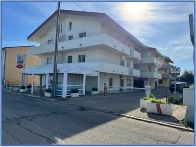 Locale Commerciale in Lido di Casalbordino (CH) alla via V. Bachelet, n.372