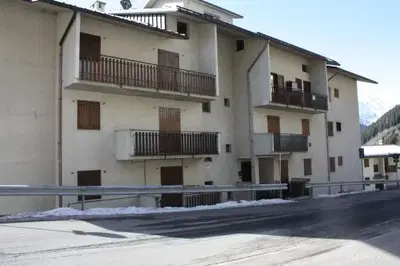 Piena proprietà di unità immobiliare costituita da appartamento di tipo...