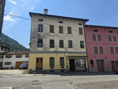 Magazzino al piano primo sito a Paluzza (UD), in via Guglielmo Marconi n.24. Per maggiori informazioni visitare il portale www.quimmo.it - Codice annuncio 2639829