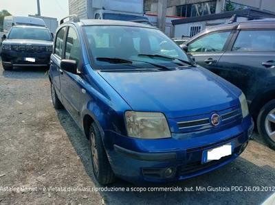 Autovettura Fiat Panda 1.2 benzina, immatricolata il 26/08/2004. Provvista della chiave e dei documenti di circolazione. Km rilevati da quadro strumenti 240.299 circa