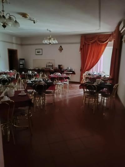 compendio immobiliare a destinazione turistico-ricettiva composta di una struttura alberghiera denominata ALBERGO IL SOLE con servizi ed accessori sviluppato su cinque livelli, sito nel centro storico del Comune di Massa Marittima (GR) oltre beni mobili ed attrezzatture aziendali.