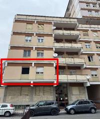 Appartamento al piano primo in edificio condominiale,...