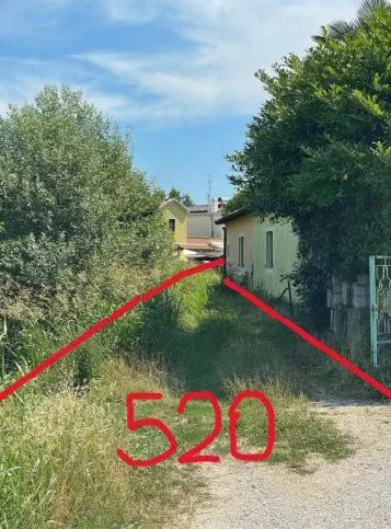 LOTTO TERZO: Terreno utilizzato a capezzagna, da e per i terreni agricoli...