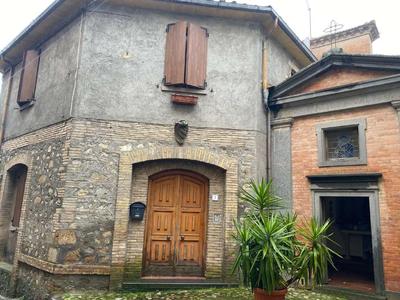 Piena proprietà per la quota di 1/1 su appartamento Cat. A/2 costituito da...