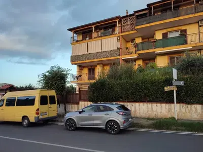 APPARTAMENTO  AL PIANO RIALZATO COMPOSTO DA SOGGIORNO/CUCINA, DISIMPEGNO, UN...