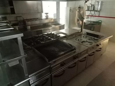 Stock di arredi e attrezzatura da ristorazione/pizzeria