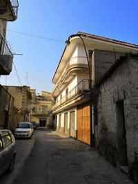 APPARTAMENTO PER CIVILE ABITAZIONE AL PIANO SECONDO DI...