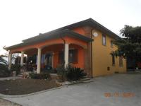 Intera proprietà di un’unità immobiliare composta da...