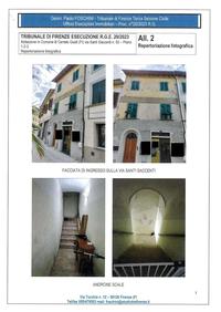 Diritto di piena proprietà (1/1) di appartamento per civile abitazione posto al piano primo e secondo, oltre a piano terzo sottotetto, facente parte di un fabbricato di risalente costruzione. L’appartamento ha accesso indipendente dal vano scale a comune ed è così composto: al pianoprimo da due vani, compresa la cucina, oltre disimpegno e w.c.; al piano secondo, raggiungibile dascala interna, è composto da tre vani, dei quali uno di passaggio