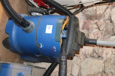 Lotto composto da attrezzatura varia per pulizia:n. 1 compressore SANYAIR (...
