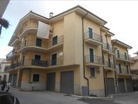 Appartamento ai piani 2 e 3 in Cagnano Varano (FG), Via...