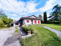 Villa bifamiliare della superficie commerciale di 360,15...