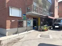 Porzione di negozio e quota di 1/2 di beni a servizio...