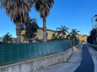 LOTTO UNICO: Abitazione in villino plurifamiliare in...