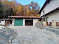 Casa singola, composta da, al piano terreno, ampio...