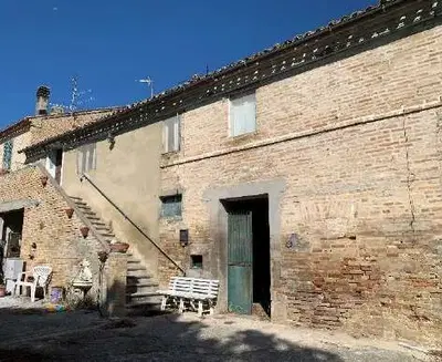 Intera nuda proprietà sui seguenti beni siti in Montegiorgio Contrada San Paolo n.7: -appartamento, cantina, magazzino-forno, superficie commerciale 228,00 mq. Identificazione catastale: foglio 35...