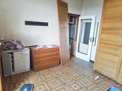 Alloggio di mq. 53,00, sito al terzo piano del condominio di Viale dei Campi...