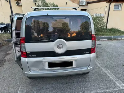 Fiat Fiorino Qubo, anno immatricolazione 2009, alimentazione gasolio, km 319.254. Veicolo perfettamente funzionante, chiavi e documenti presenti, dotato di barre portatutto. 