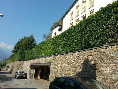 Villa unifamiliare, autorimessa e terreni