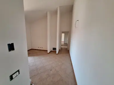 Trilocale al piano secondo con garage sito a Capannoli (PI), in via Gramsci 50/1. Per maggiori informazioni visitare il portale www.quimmo.it - Codice annuncio 2638798