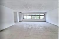 Locale all’interno di un business center, sito in...