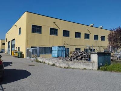 Porzione di capannone artigianale disposto su unico piano fuori terra...